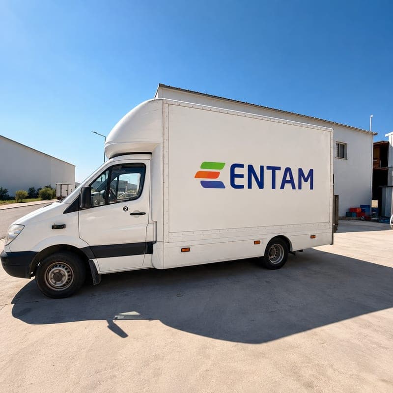 ENTAM logolu dağıtım aracı